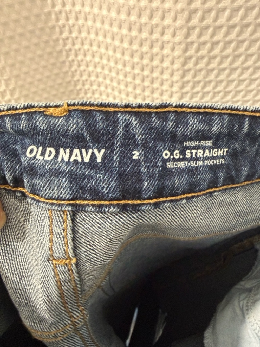 Old Navy Women’s High-Waisted O.G. Straight Ripped Cut-Off Jean Size 2 - Picture 6 of 7